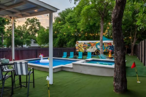 Pool Hot Tub School Bus - Downtown 5 min drive